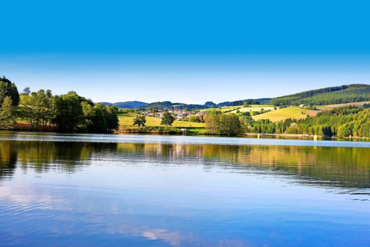 Camping Le Lac Des Sapins Cublize Bagian luar foto